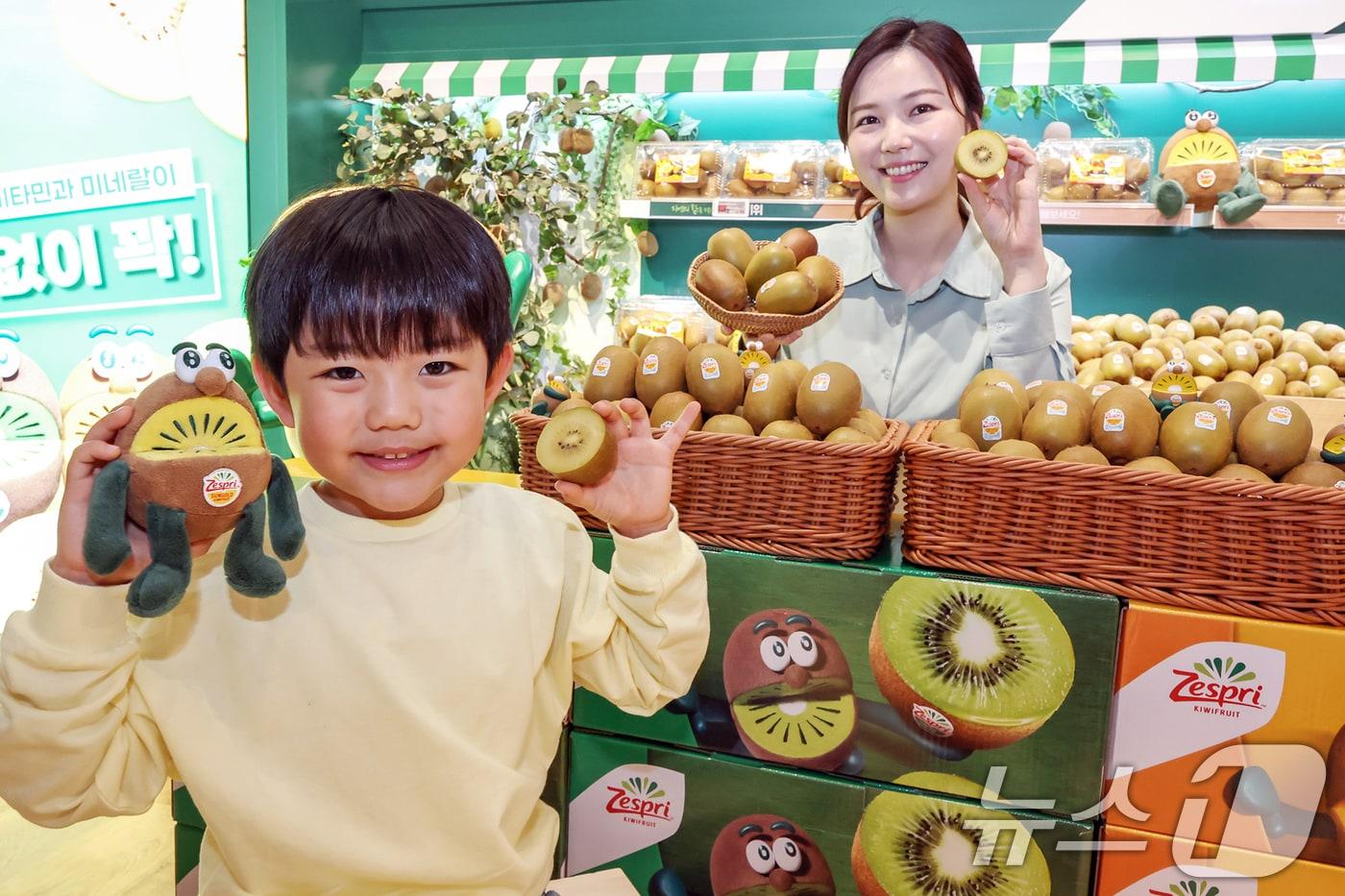서울 노원구 이마트 월계점에서 모델들이 제스프리 키위를 선보이고 있다. &#40;사진은 기사 내용과 무관함&#41; / 뉴스1 ⓒ News1