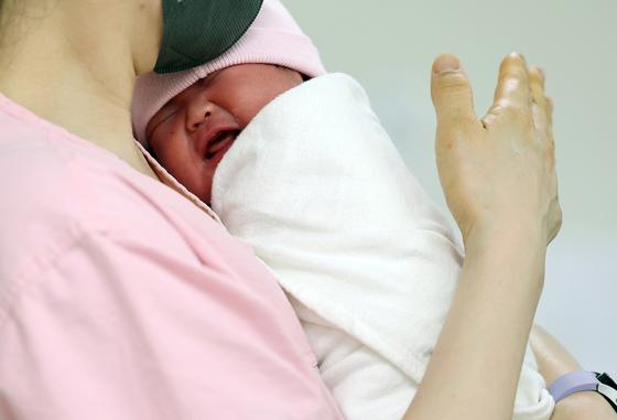 "주거·돈 문제로 출산 포기"…한국, 14개국 중 응답률 가장 높아 