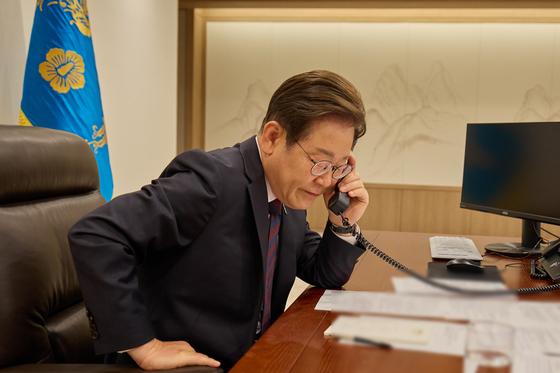 "중·러와 관계 악화" vs "K-방산 확장 기회"…李, NATO 참석 고심 이유