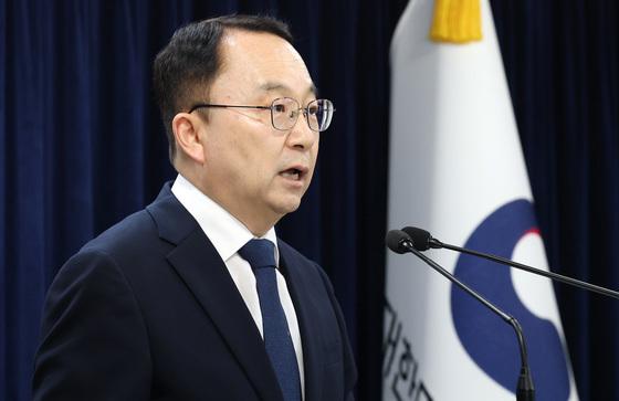 통일부 "대북전단 살포 중지 강력히 요청"…살포 단체에 "유감"